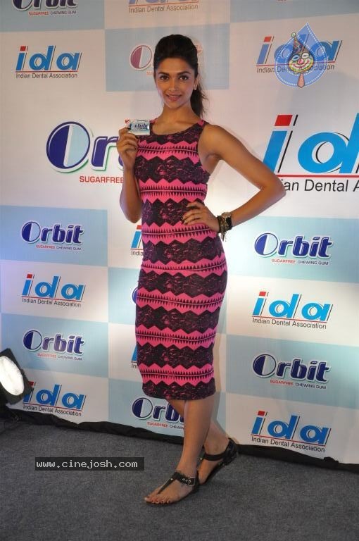 Deepika Padukone at National Oral Health Event - 27 / 42 photos