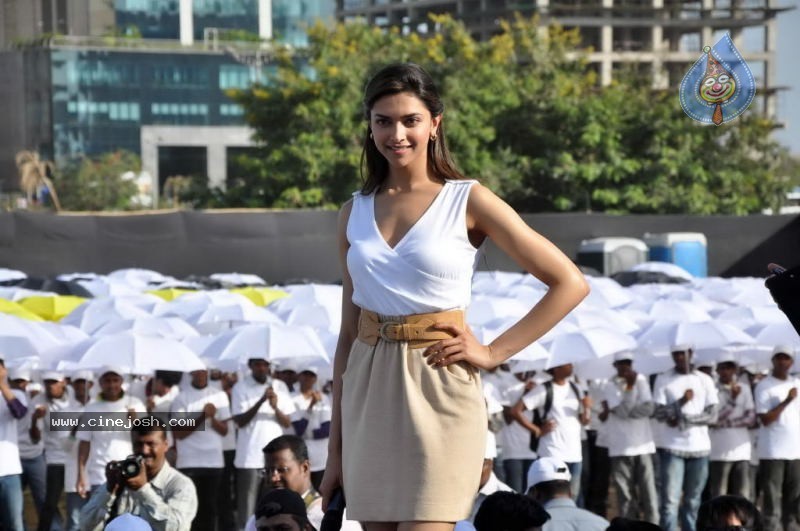 Deepika Padukone at Neutrogena Event - 7 / 8 photos