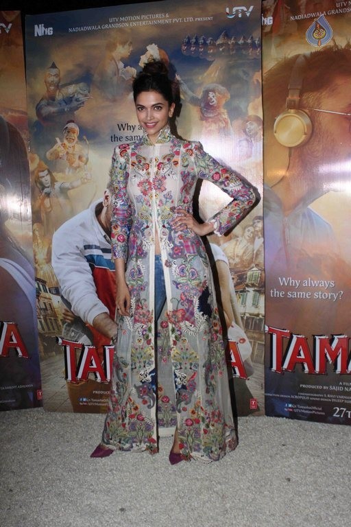 Deepika Padukone at Tamasha Music Celebration  - 26 / 30 photos