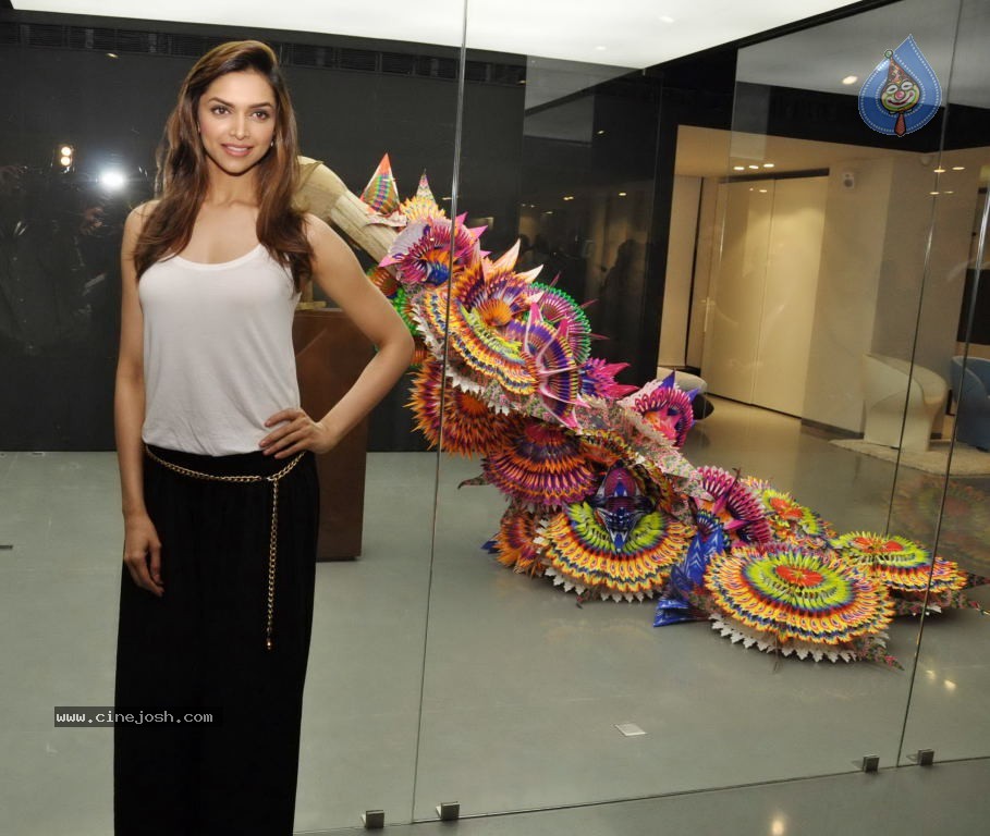 Deepika Padukone Inaugurates Poggenpohl Store - 33 / 45 photos