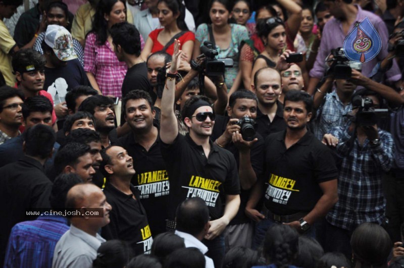 Deepika Padukone n Neil Celebrates Dahi Handi - 13 / 39 photos