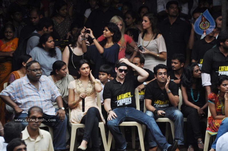 Deepika Padukone n Neil Celebrates Dahi Handi - 25 / 39 photos