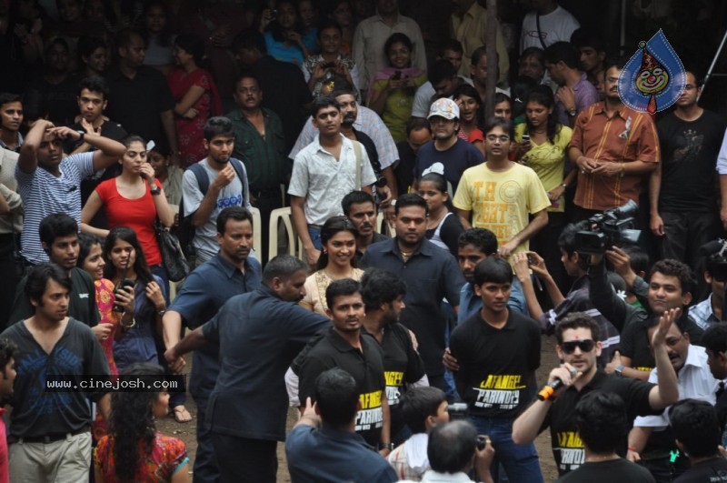 Deepika Padukone n Neil Celebrates Dahi Handi - 38 / 39 photos
