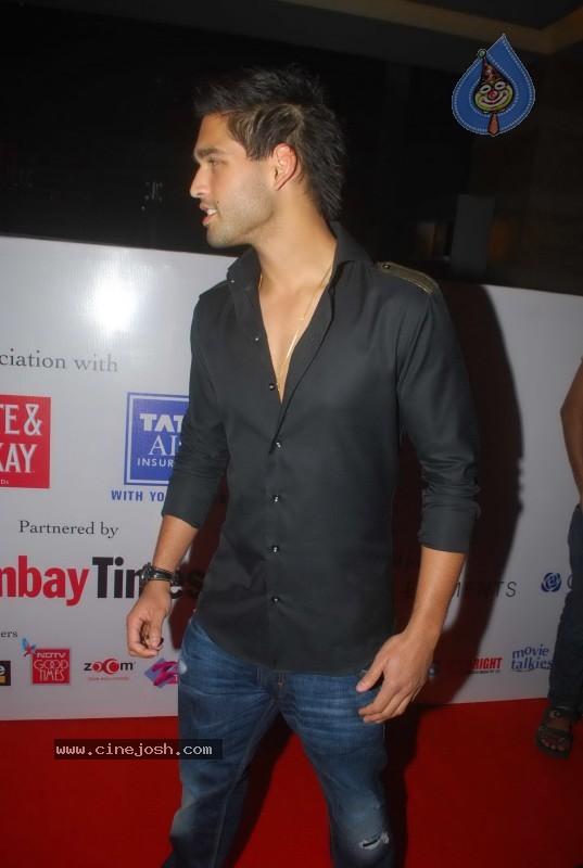 Deepika Padukone Ramp Walk at IIJW 2010 Stills - 22 / 155 photos