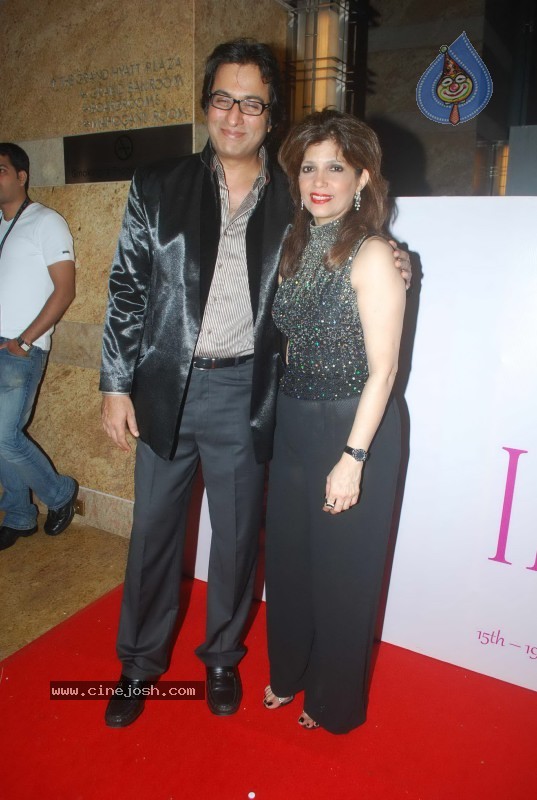 Deepika Padukone Ramp Walk at IIJW 2010 Stills - 23 / 155 photos