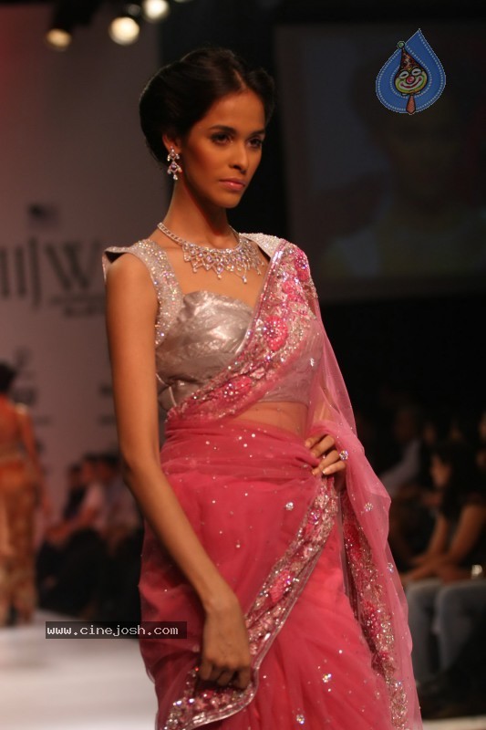 Deepika Padukone Ramp Walk at IIJW 2010 Stills - 31 / 155 photos
