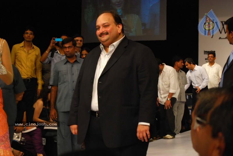 Deepika Padukone Ramp Walk at IIJW 2010 Stills - 52 / 155 photos