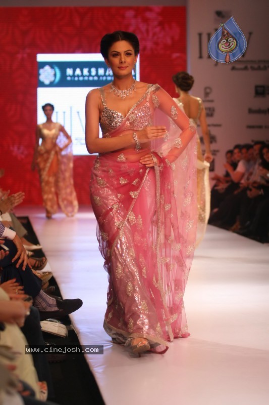 Deepika Padukone Ramp Walk at IIJW 2010 Stills - 84 / 155 photos