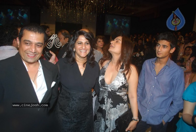 Deepika Padukone Ramp Walk at IIJW 2010 Stills - 87 / 155 photos