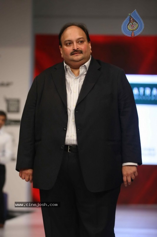 Deepika Padukone Ramp Walk at IIJW 2010 Stills - 106 / 155 photos