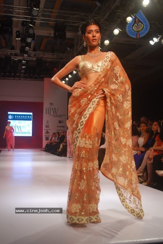 Deepika Padukone Ramp Walk at IIJW 2010 Stills - 118 / 155 photos