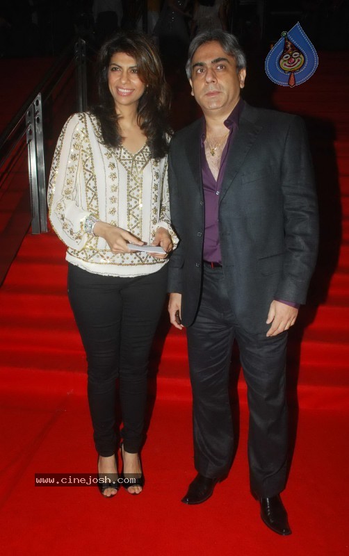 Deepika Padukone Ramp Walk at IIJW 2010 Stills - 140 / 155 photos