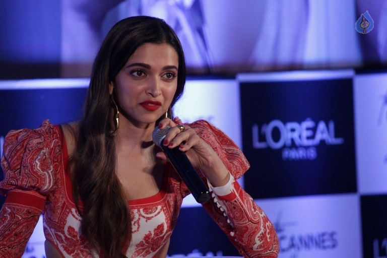 Deepika Unveils Loreal Paris New Cannes Collection 2017 - 5 / 19 photos