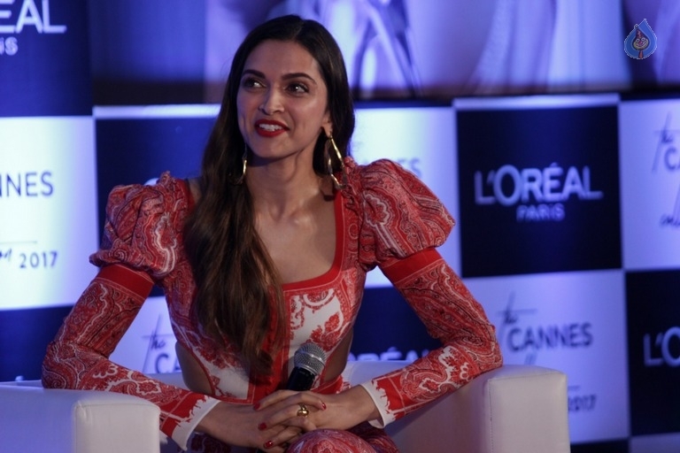 Deepika Unveils Loreal Paris New Cannes Collection 2017 - 12 / 19 photos