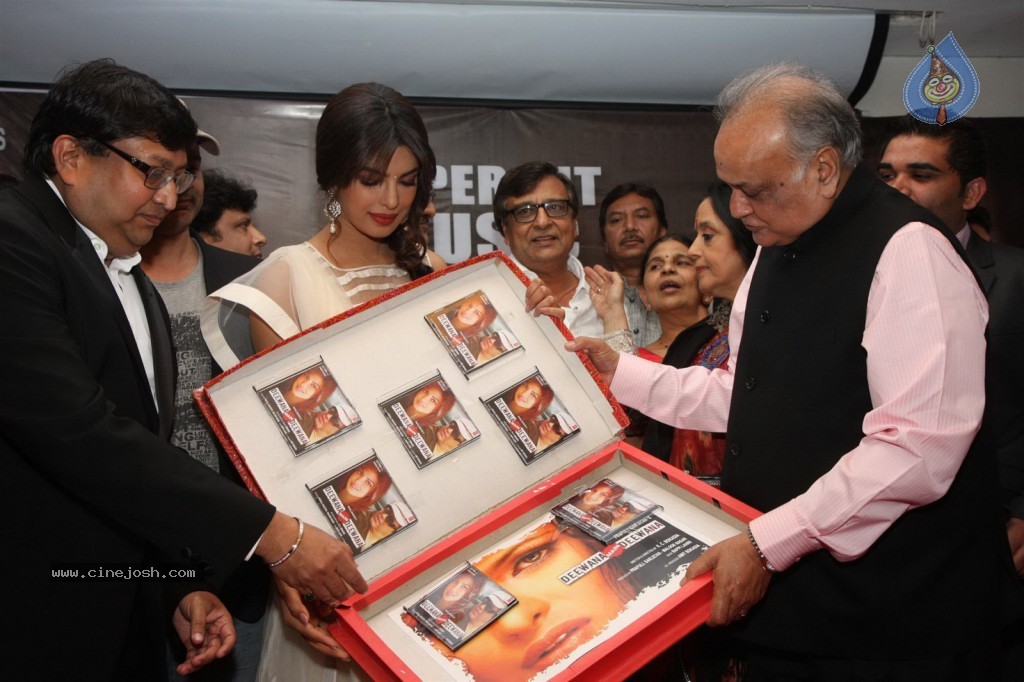 Deewana Main Deewana Music Launch - 30 / 37 photos