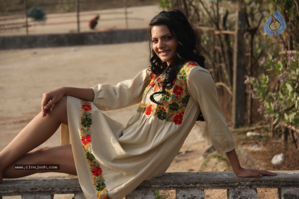 Designer Umair Zafar Spicy Collection Photoshoot - 35 / 134 photos