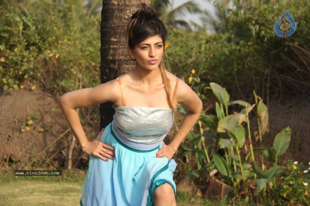 Designer Umair Zafar Spicy Collection Photoshoot - 36 / 134 photos