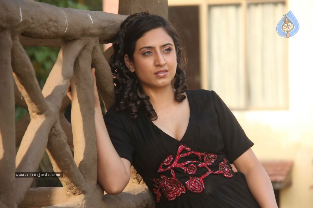 Designer Umair Zafar Spicy Collection Photoshoot - 70 / 134 photos