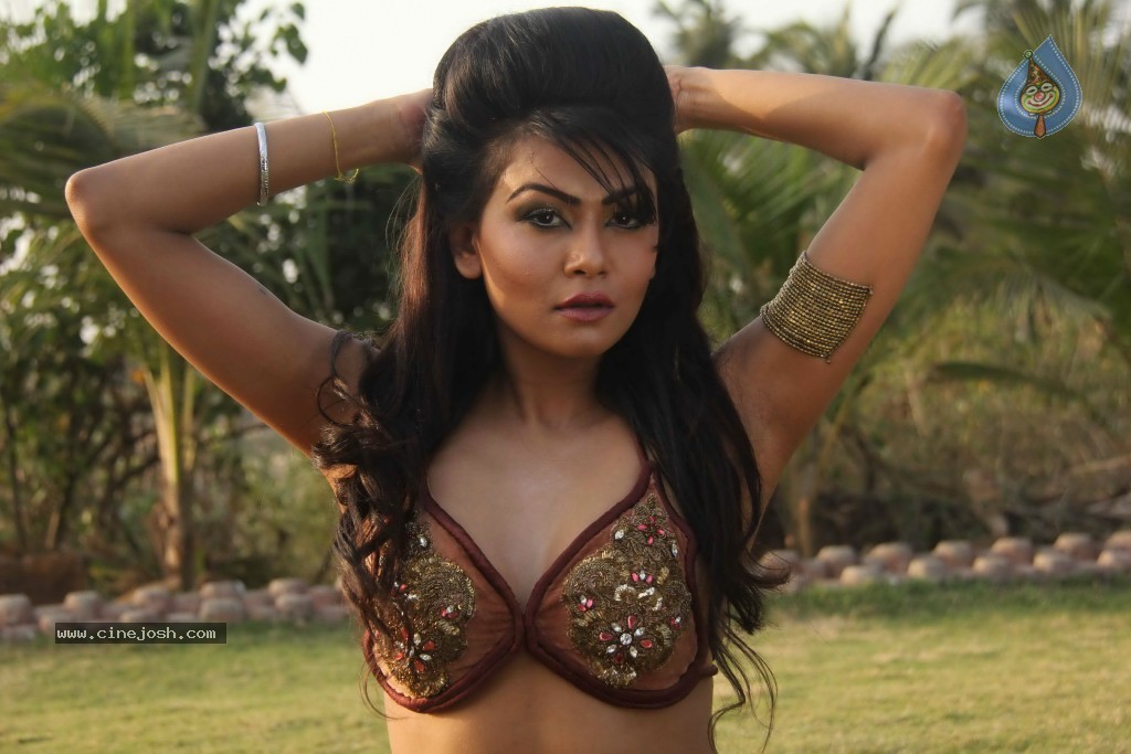 Designer Umair Zafar Spicy Collection Photoshoot - 86 / 134 photos