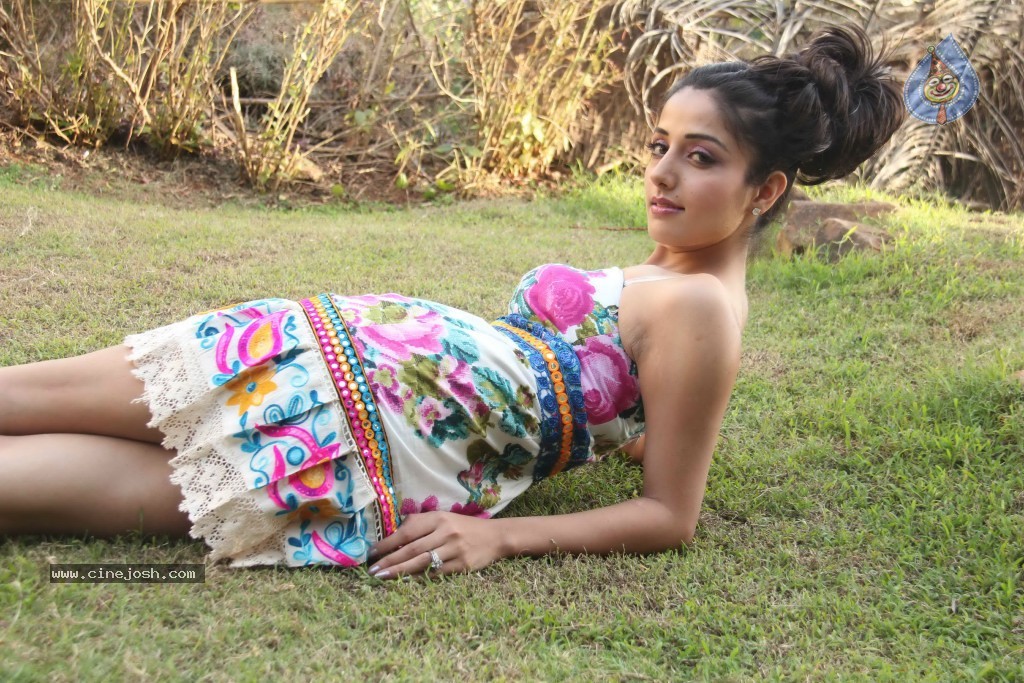 Designer Umair Zafar Spicy Collection Photoshoot - 98 / 134 photos