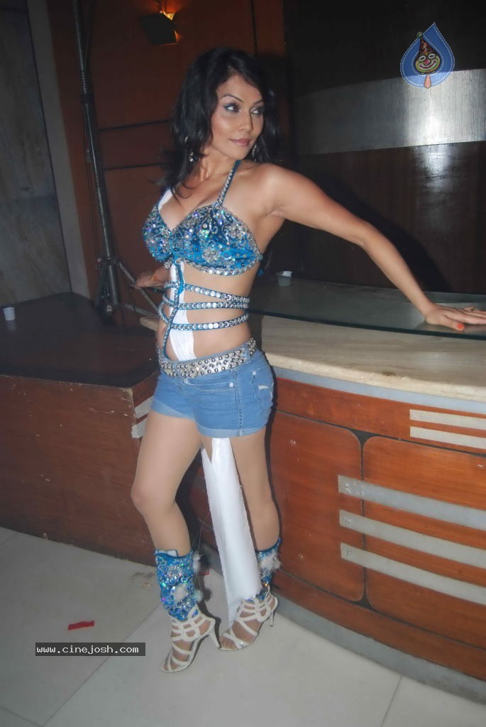 Dharna Unlimited Movie Item Song Shooting Spot - 23 / 36 photos