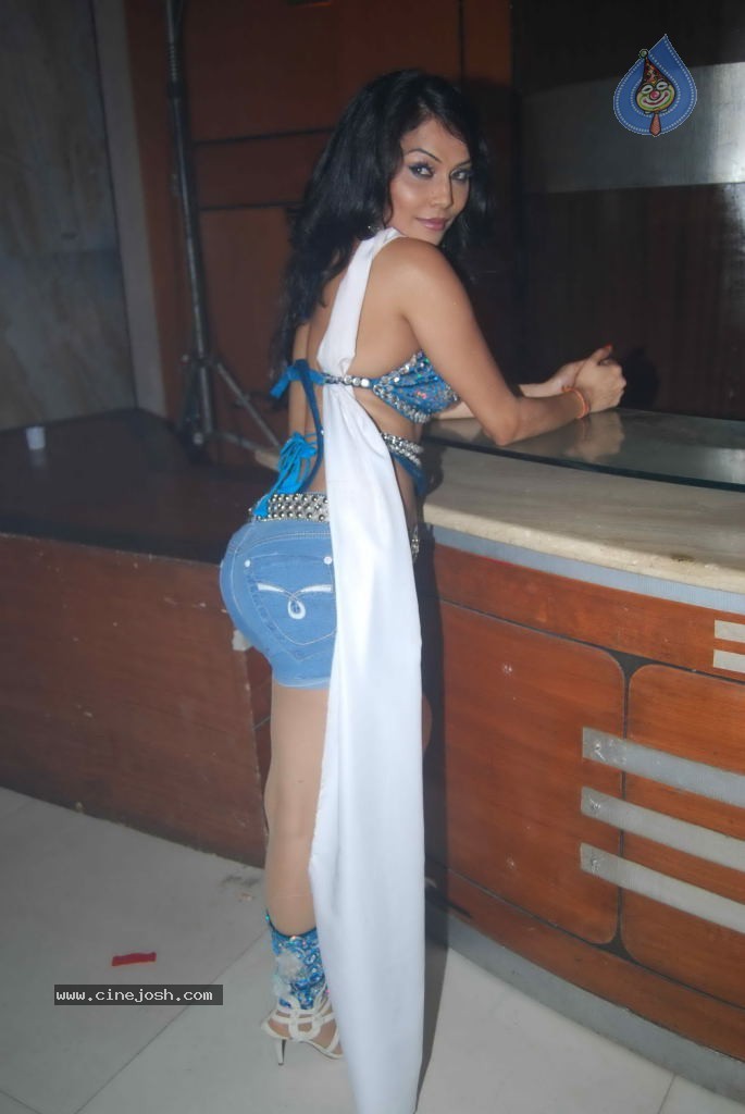 Dharna Unlimited Movie Item Song Shooting Spot - 36 / 36 photos