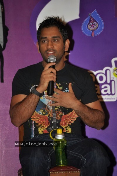 Dhoni Launches his Merchandise Cool Maal - 39 / 39 photos