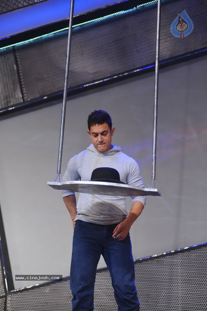 Dhoom 3 Merchandise Launch - 42 / 74 photos