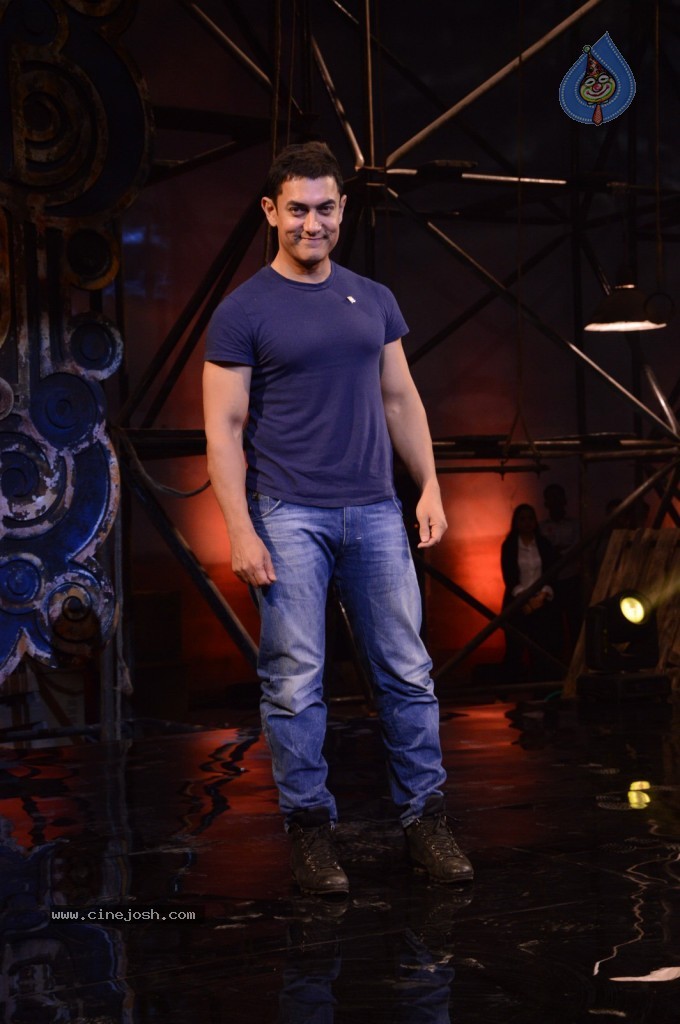 Dhoom 3 Song Launch Event - 27 / 47 photos