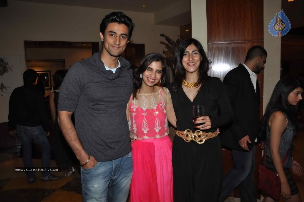 Dia Mirza at JW Marriott Art Event - 24 / 43 photos