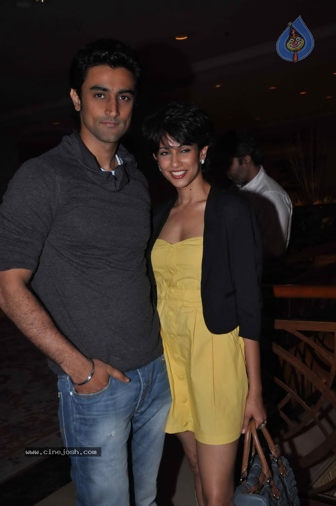 Dia Mirza at JW Marriott Art Event - 26 / 43 photos