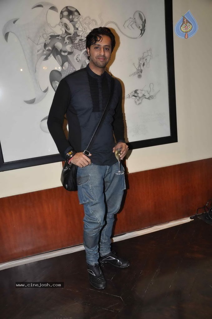 Dia Mirza at JW Marriott Art Event - 28 / 43 photos