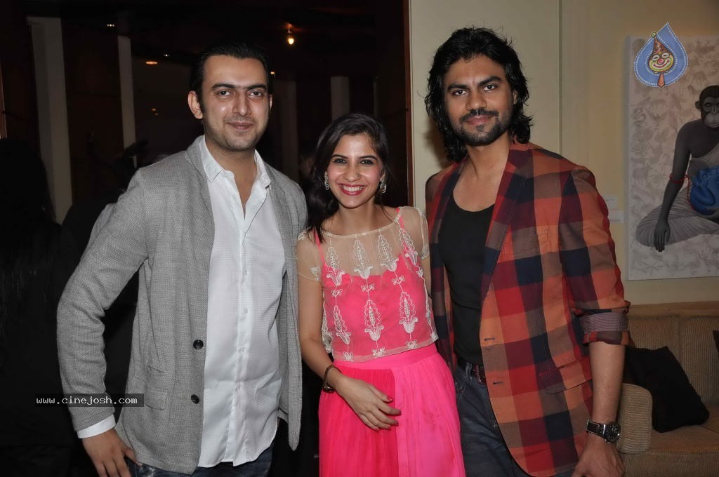 Dia Mirza at JW Marriott Art Event - 32 / 43 photos