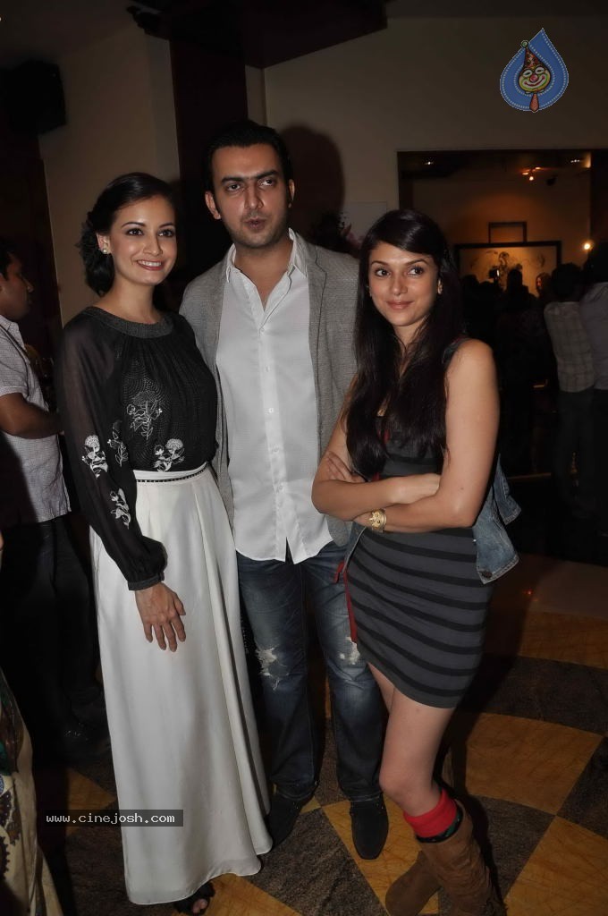 Dia Mirza at JW Marriott Art Event - 34 / 43 photos