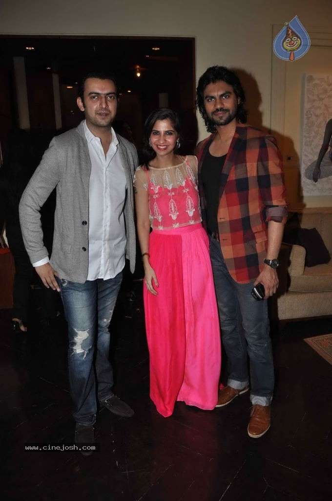 Dia Mirza at JW Marriott Art Event - 35 / 43 photos