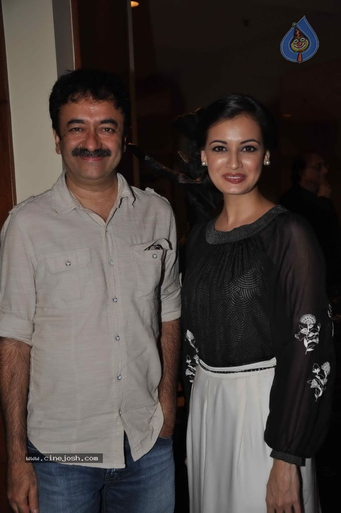 Dia Mirza at JW Marriott Art Event - 36 / 43 photos