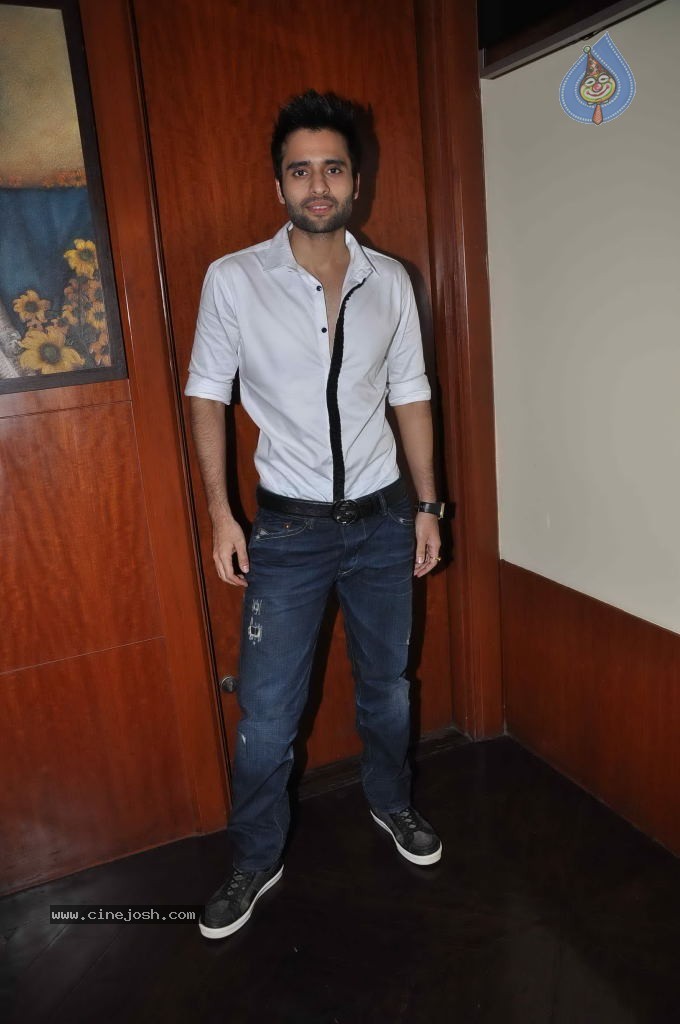 Dia Mirza at JW Marriott Art Event - 38 / 43 photos