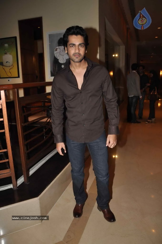 Dia Mirza at JW Marriott Art Event - 40 / 43 photos