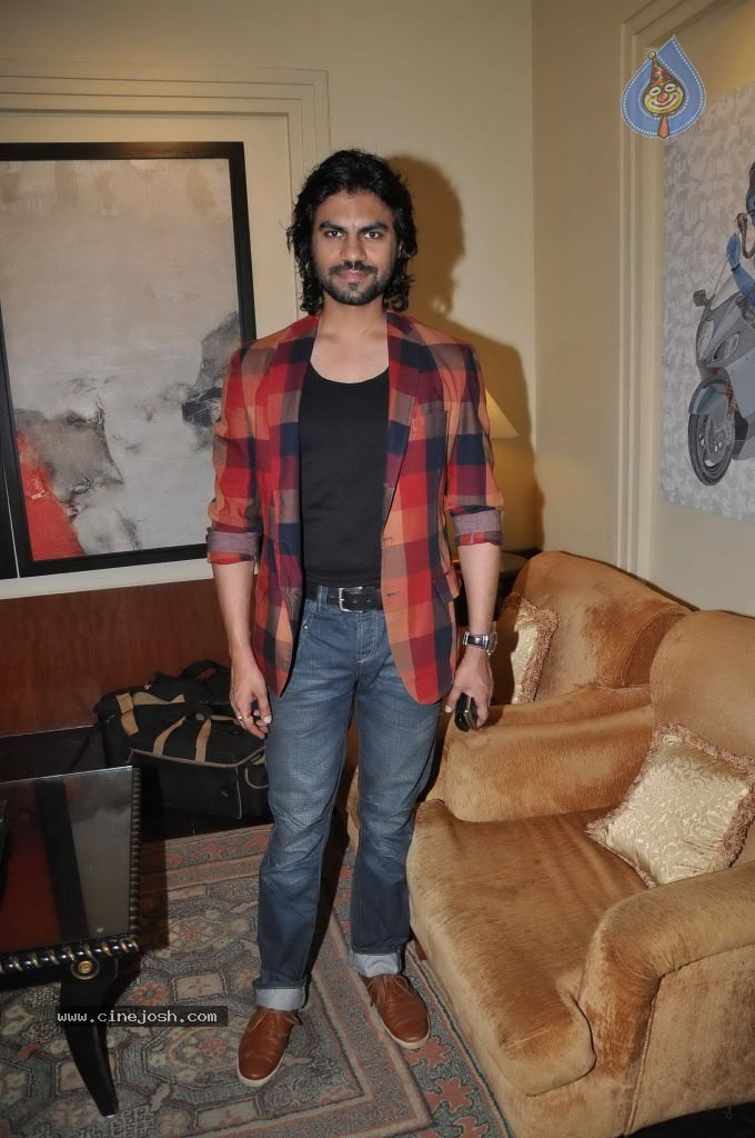 Dia Mirza at JW Marriott Art Event - 42 / 43 photos