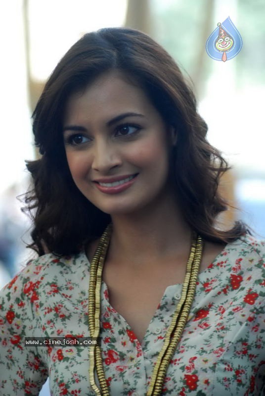 Dia Mirza and Zayed Khan Movie on Location  - 11 / 35 photos