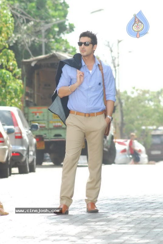 Dia Mirza and Zayed Khan Movie on Location  - 12 / 35 photos