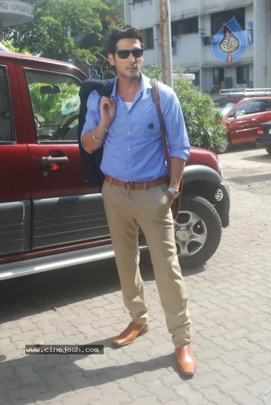 Dia Mirza and Zayed Khan Movie on Location  - 14 / 35 photos