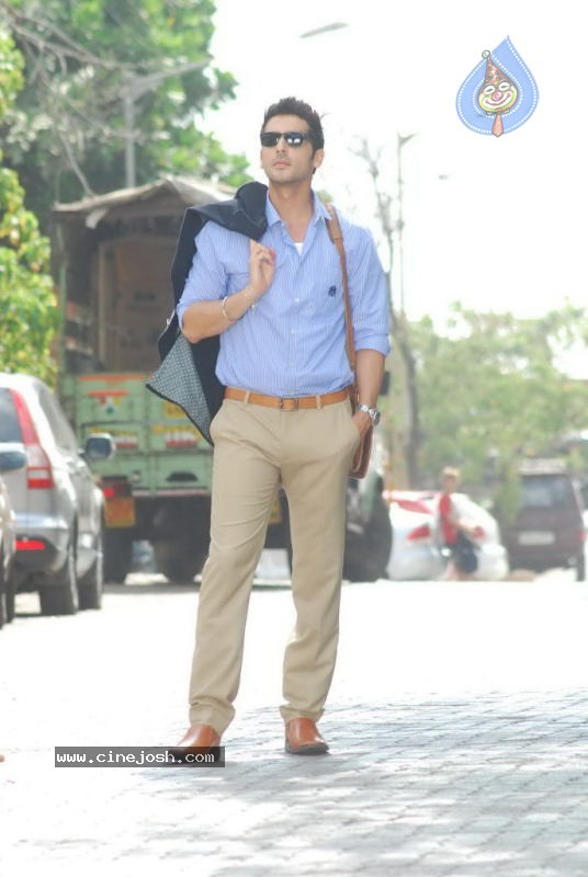 Dia Mirza and Zayed Khan Movie on Location  - 15 / 35 photos