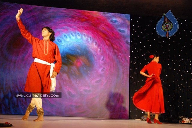 Dia Mirza, Neil & Sehwag launches Lonely Planet Magazine Photos - 2 / 20 photos