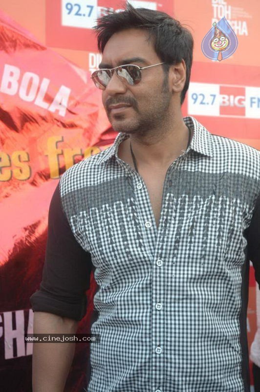 Dil Toh Baccha Hai Ji Movie Team Kite Flying Photos - 52 / 58 photos