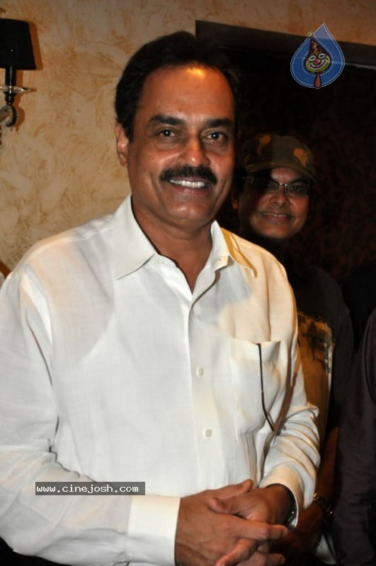 Dilip Vengsarkar Felicitate Ajay Devgan - 21 / 41 photos