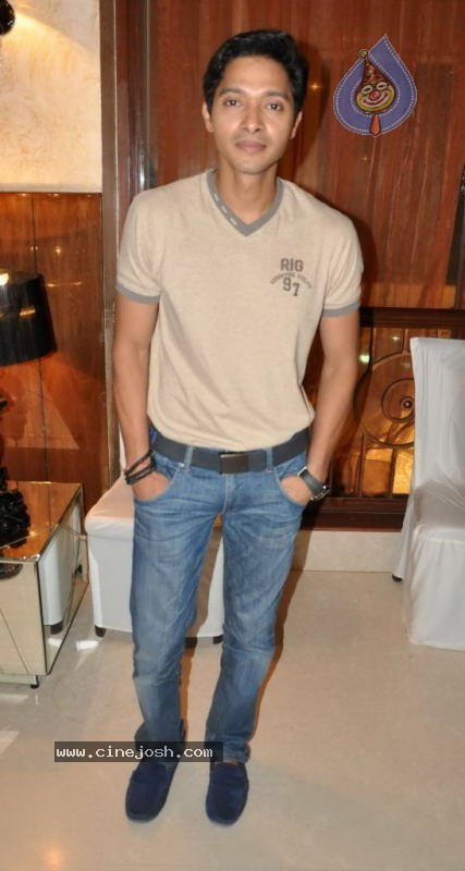 Dilip Vengsarkar Felicitate Ajay Devgan - 30 / 41 photos