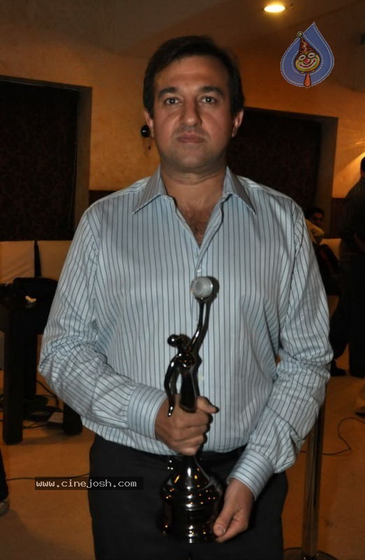 Dilip Vengsarkar Felicitate Ajay Devgan - 39 / 41 photos