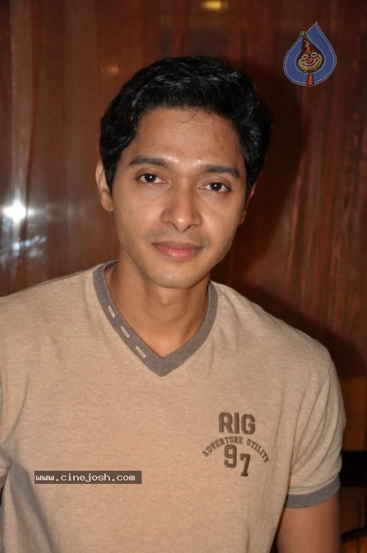 Dilip Vengsarkar Felicitate Ajay Devgan - 40 / 41 photos