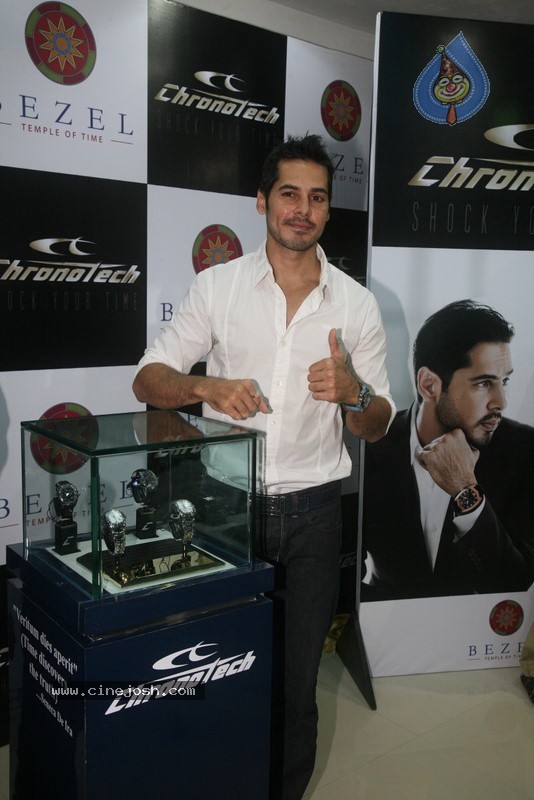 Dino Morea Inaugurated Bezel watch Store - 3 / 36 photos